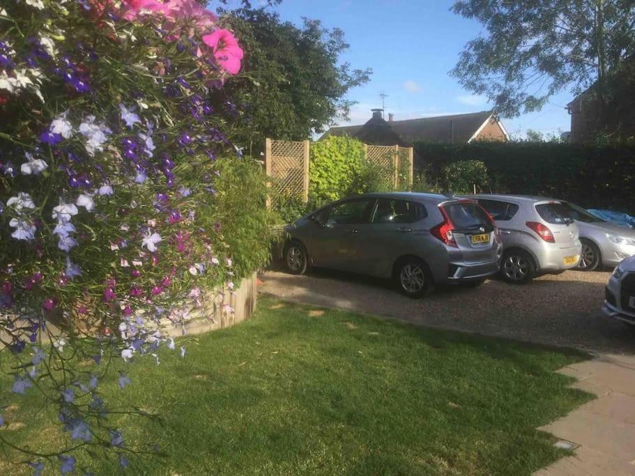 러들로 Henwick House Beautiful Flat,Private Parking, Short Walk To Town 아파트 외부 사진